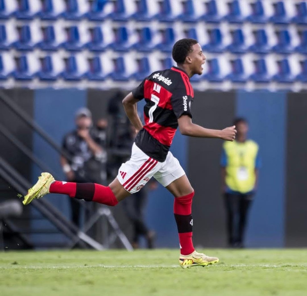 Alan Santos em a��o pelo Flamengo na Libertadores Sub-20 � Foto: Divulga��o