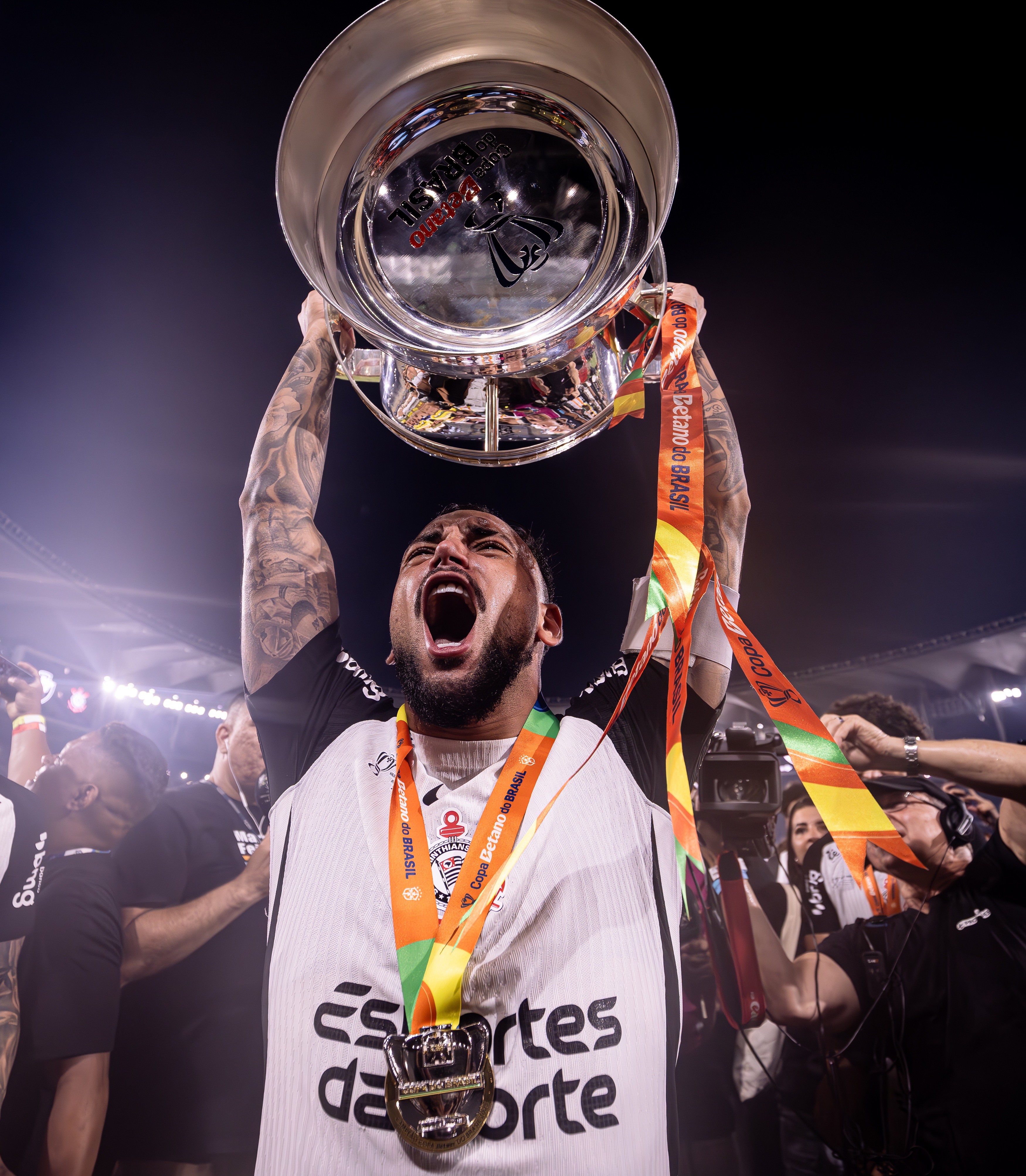 Corinthians avança em negociação com Shakhtar e fecha contrato com Maycon até 2028