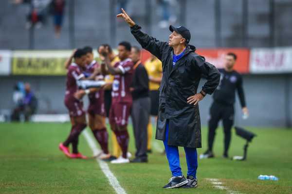 Grêmio tem vantagem na semifinal e caminho mais fácil para a volta.