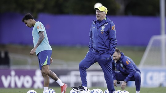 Dos trotes às cobranças: jogadores da Seleção contam bastidores da relação com Ancelotti - Técnico se esforça para falar com português e tenta otimizar tempo escasso de trabalho