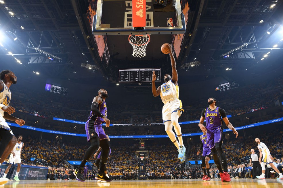 Lakers enfrenta Warriors pelo jogo 5 da semifinal da NBA; saiba