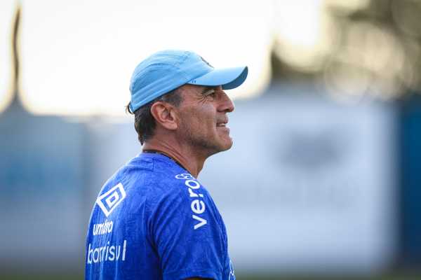 Estreante em Gre-Nal, Quinteros chega com bagagem de clássicos; confira estatísticas