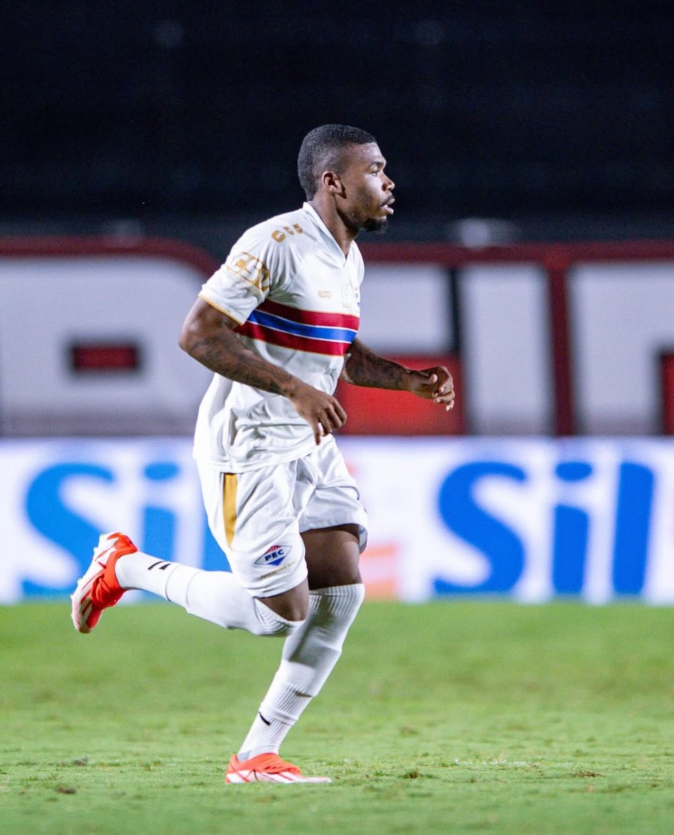 Matheus Oliveira durante partida