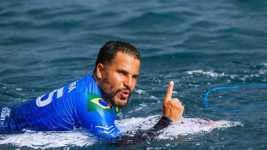 Entenda como Italo Ferreira perdeu a liderança da WSL sem sequer entrar na água