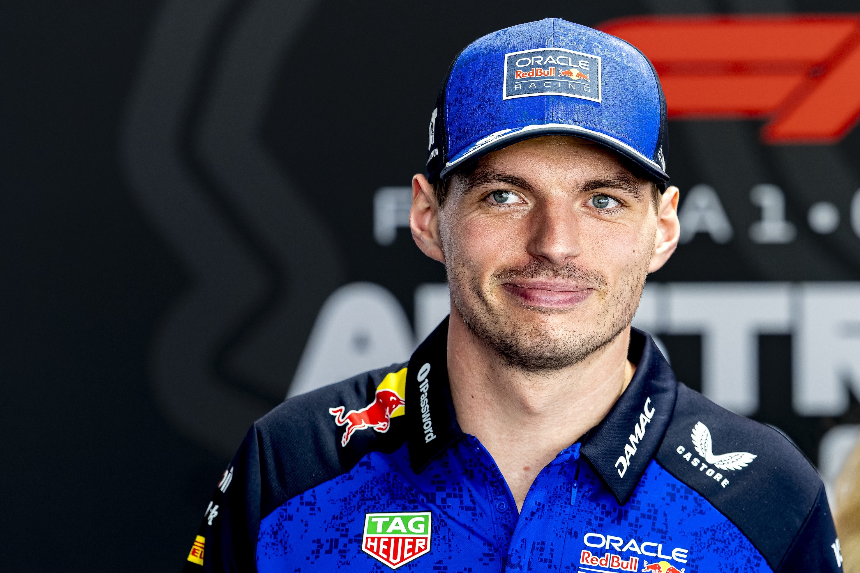 Pai de Max, Jos Verstappen crê em permanência do filho na F1