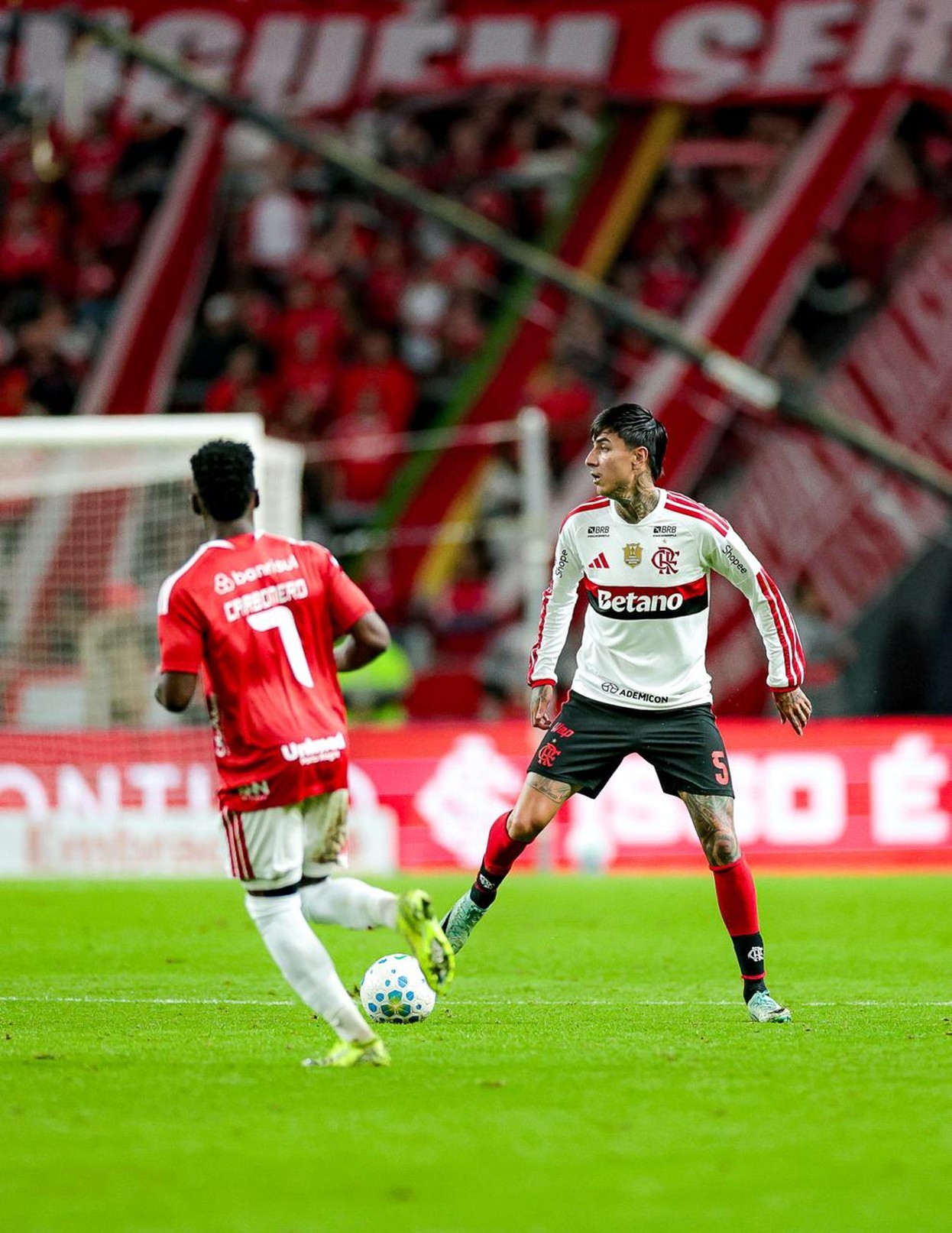 Flamengo Renova Esperanças e Tenta Acordo para Permanência de Pulgar, Mas Negociações Estagnadas
