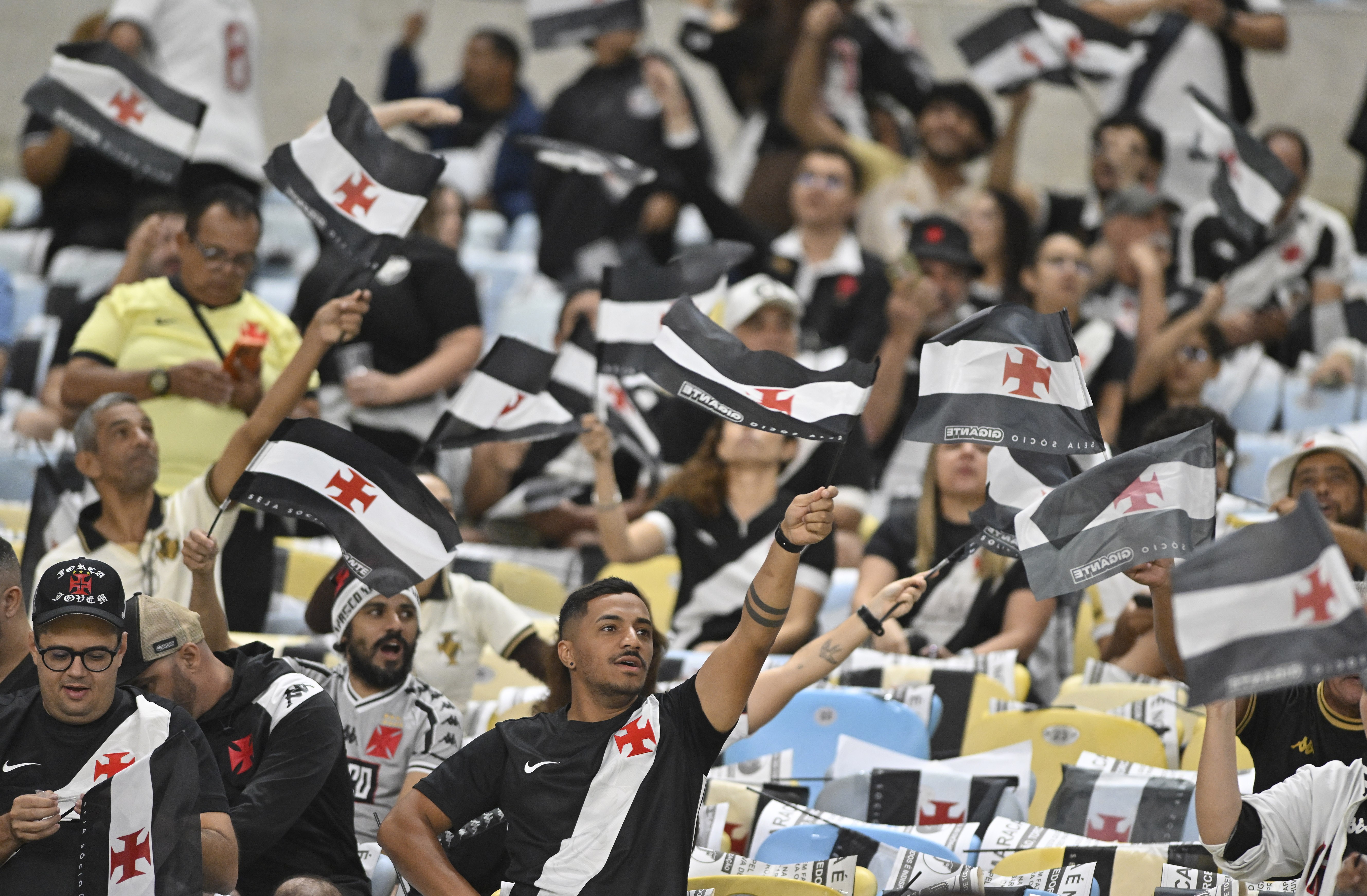 Diretor do Maracanã registra queixa contra Marcos Lamacchia por uso de camarote após derrota do Vasco
