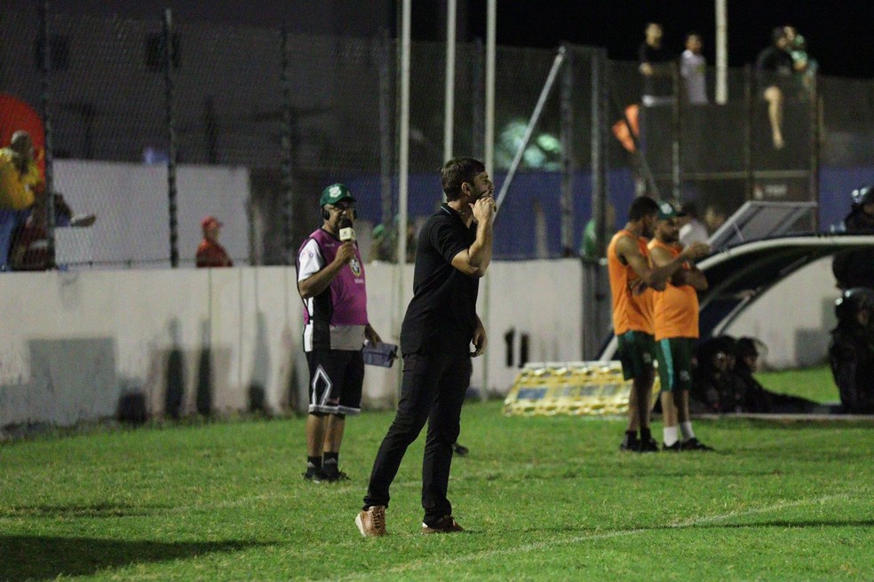 Ramon Medeiros também comandou o Nacional de Patos contra o Pacajus — Foto: Éder Souza / Nacional de Patos 