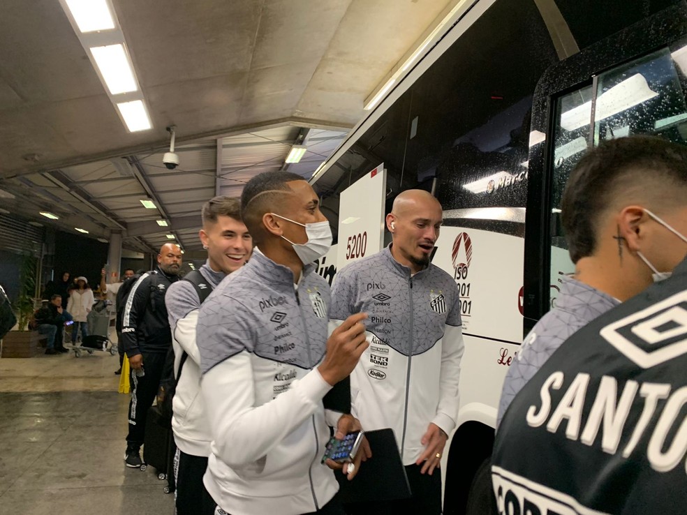 Fortaleza busca Lucas Braga e oferece jogadores, mas Santos faz jogo duro