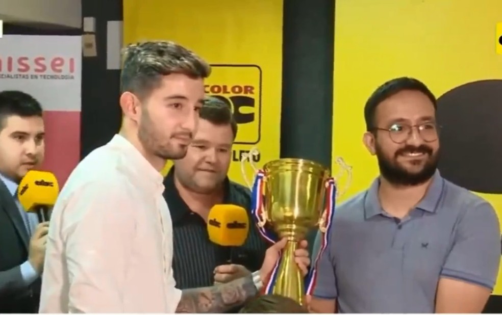 Villasanti foi eleito o melhor jogador paraguaio de 2023 — Foto: Reprodução/jornal ABC Color