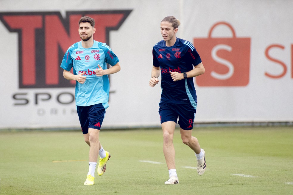Jorginho e Filipe Lus durante treino do Flamengo  Foto: Adriano Fontes/Flamengo