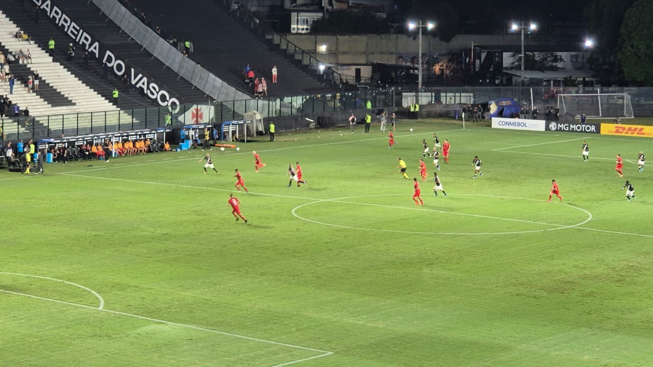 Vasco 3 x 0 Barracas registra pior público em São Januário desde 2022; veja lista de jogos