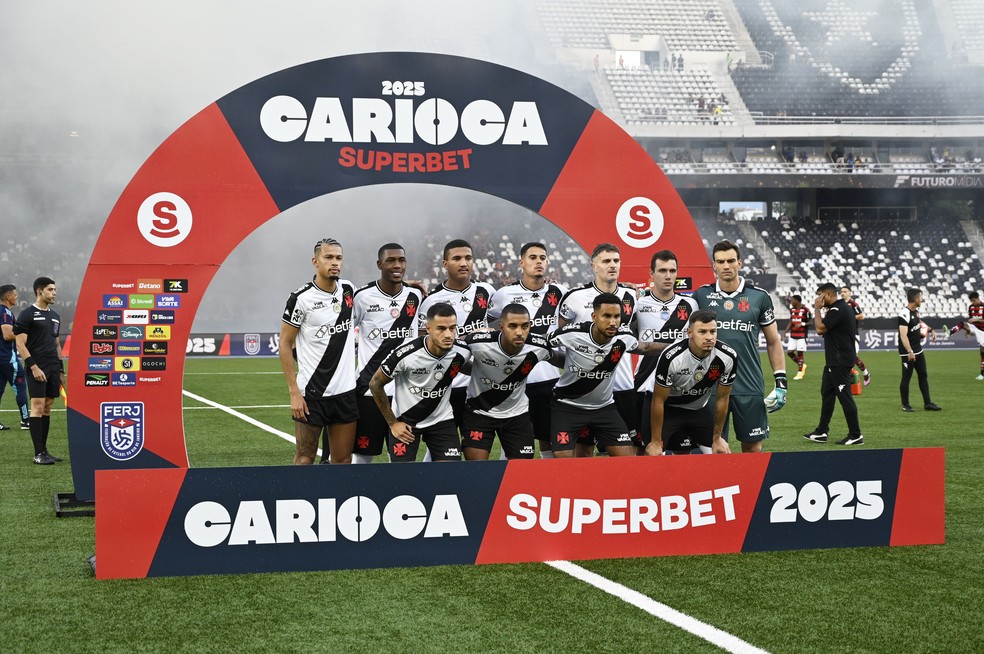 Jogadores do Vasco antes do clássico contra o Flamengo, pela semifinal do Carioca — Foto: André Durão