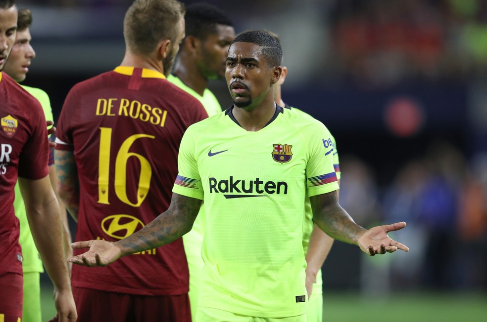 Malcom em a&ccedil;&atilde;o pelo Barcelona contra a Roma &mdash; Foto: Reuters