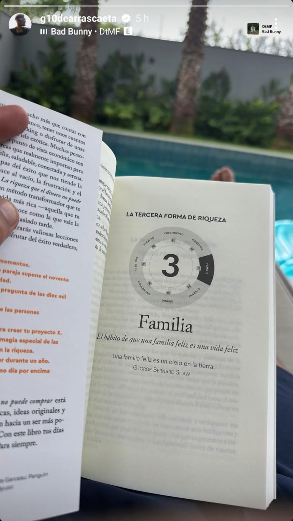 Arrascaeta posta lendo livro