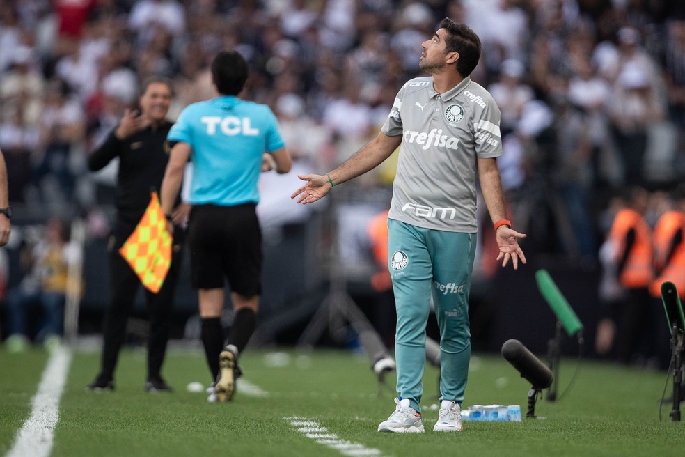 Abel Ferreira em Corinthians x Palmeiras — Foto: Leonardo Sguaçabia