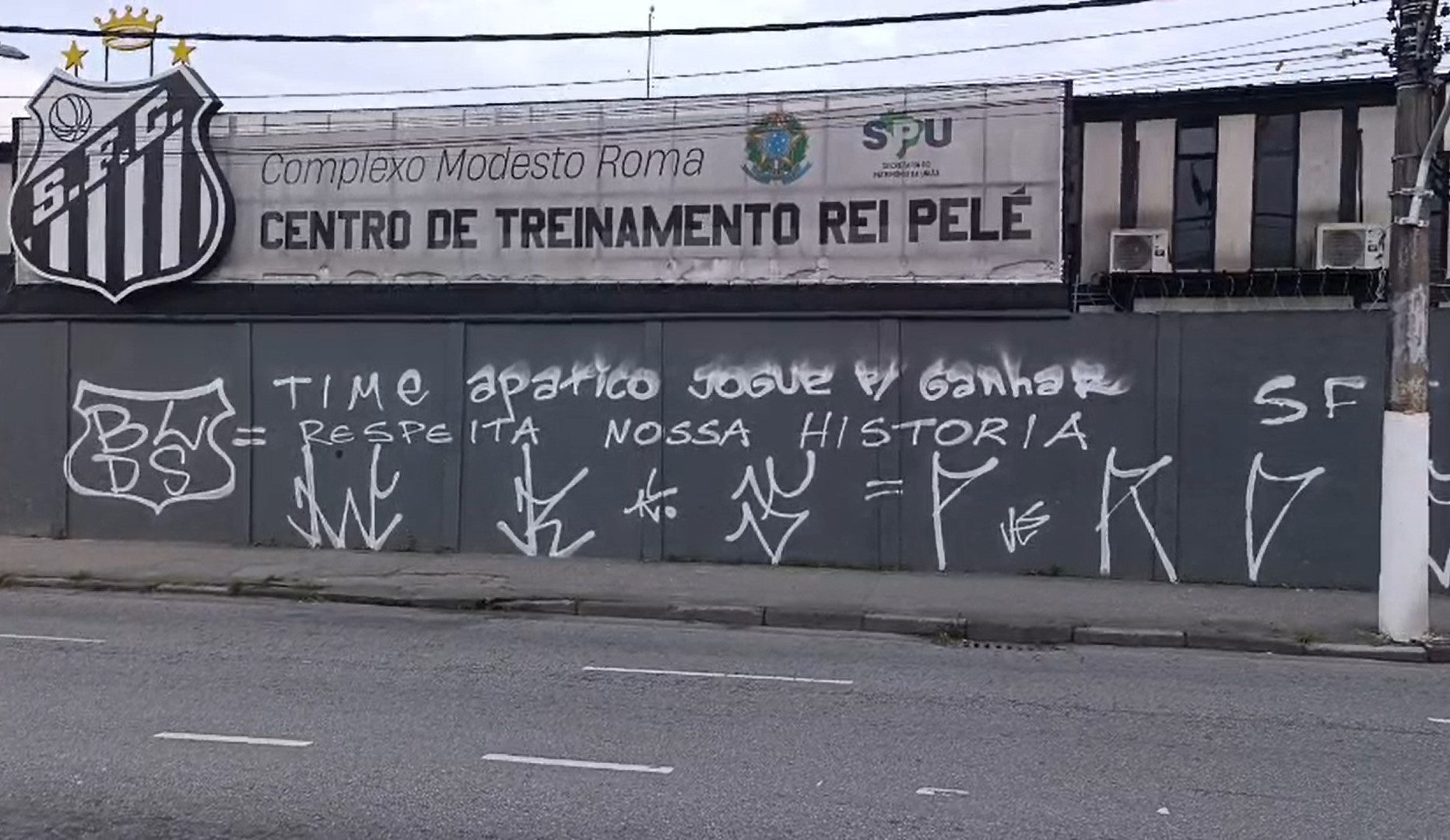 Protesto marca derrota do Santos para o Palmeiras na Copa do Brasil
