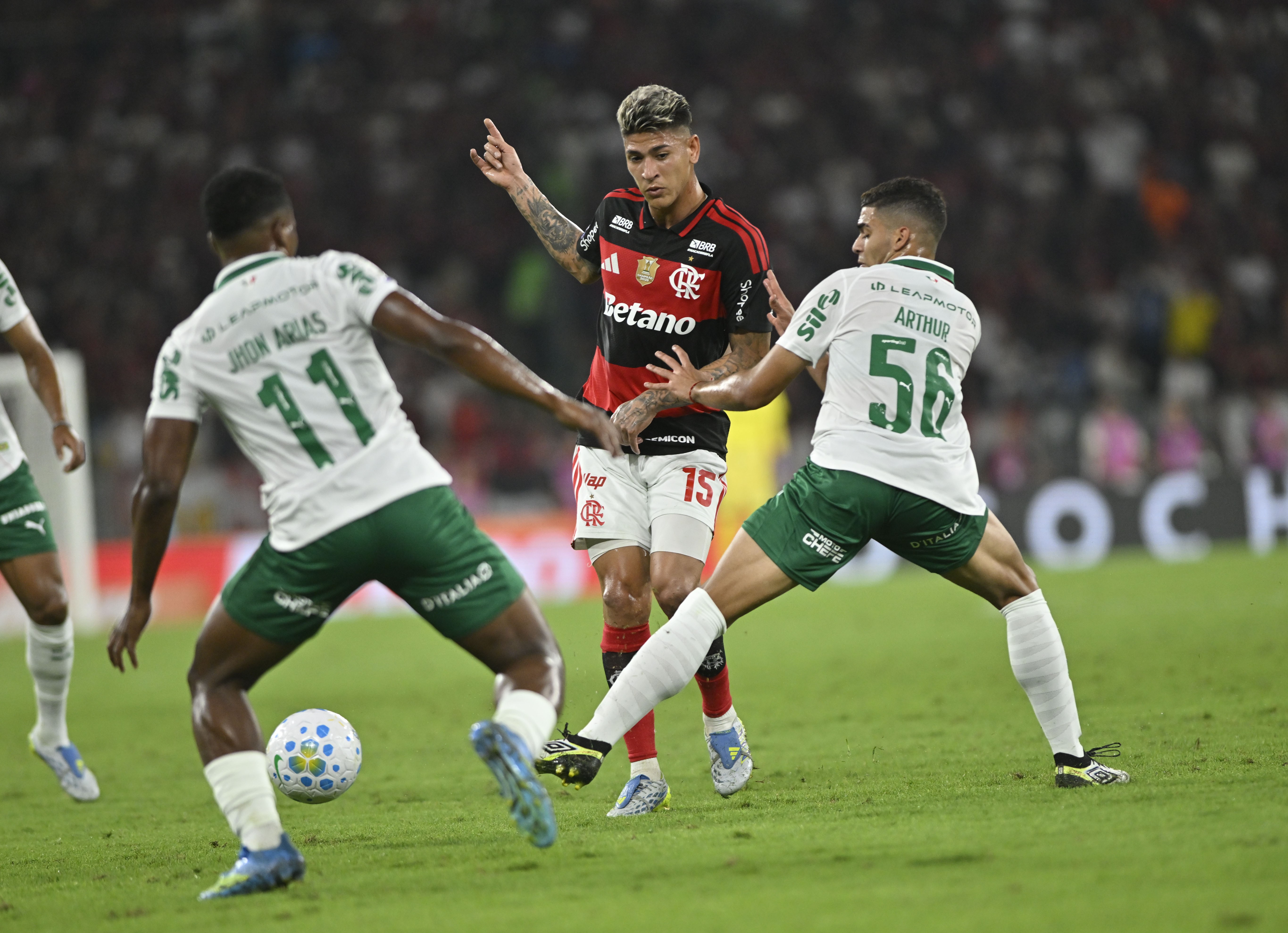 Mudanças na regra de estrangeiros vão transformar o futebol brasileiro a partir de 2027