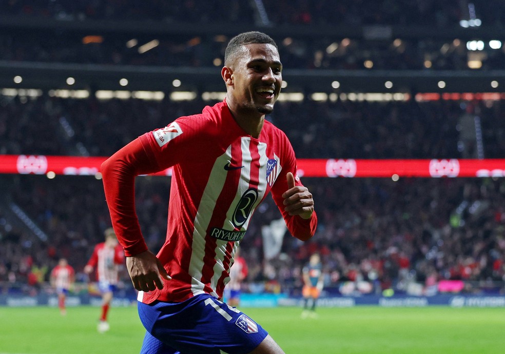 Samuel Lino comemora um gol pelo Atltico de Madrid contra o Valencia  Foto: Isabel Infantes/Reuters