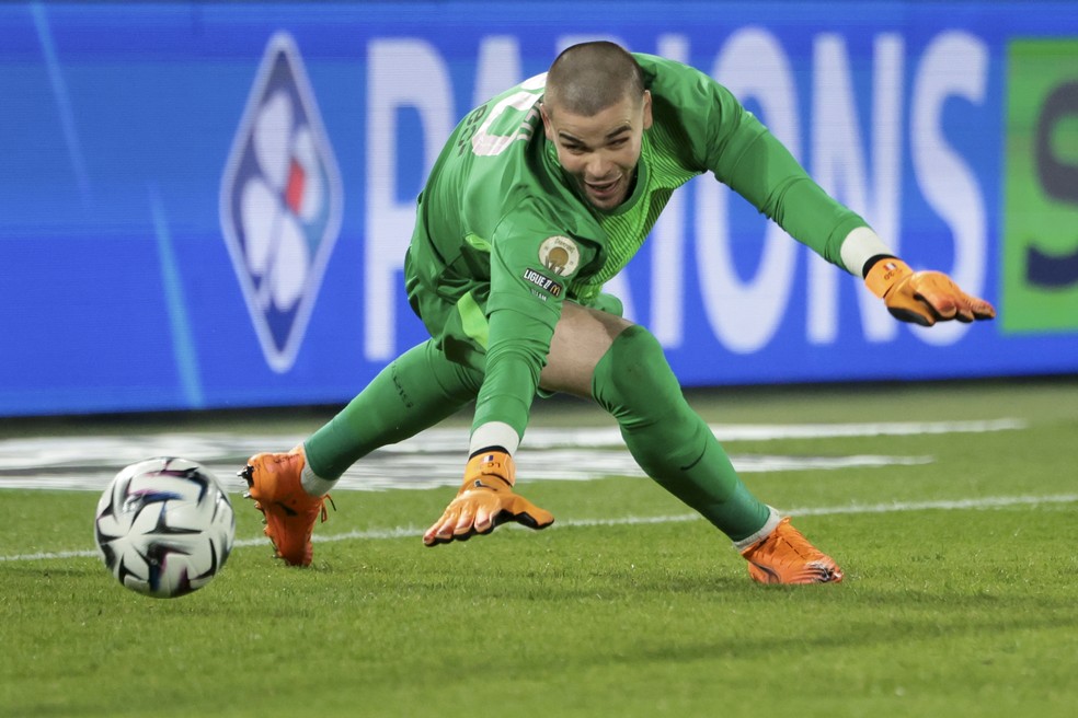 Chevalier durante partida do PSG.