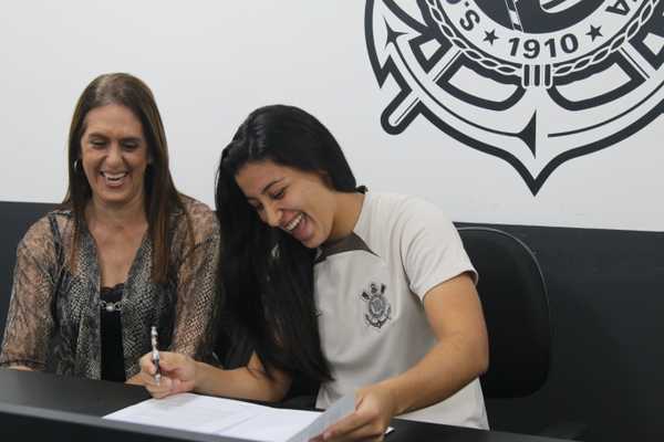 Corinthians mantém meio-campista Duda Sampaio para próxima temporada