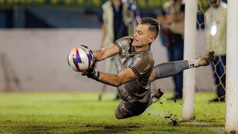 Goleiro Wagner, herói do acesso do Marília — Foto: Matheus Dahsan