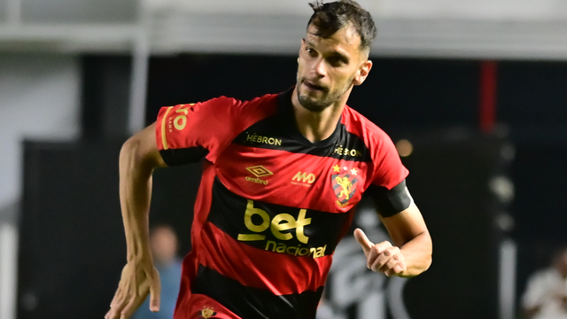 Rafael Thyere , zagueiro do Sport, foi o pior do time contra o Santos