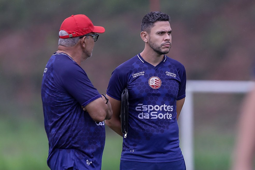 Hélio e Guilherme dos Anjos, técnicos do Náutico — Foto: Rafael Vieira / CNC