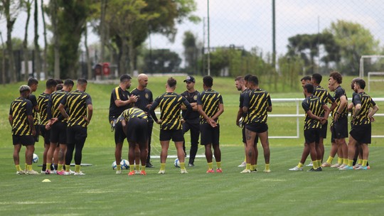 No CT do Athletico-PR, Amazonas encerra preparação para enfrentar o Coritiba