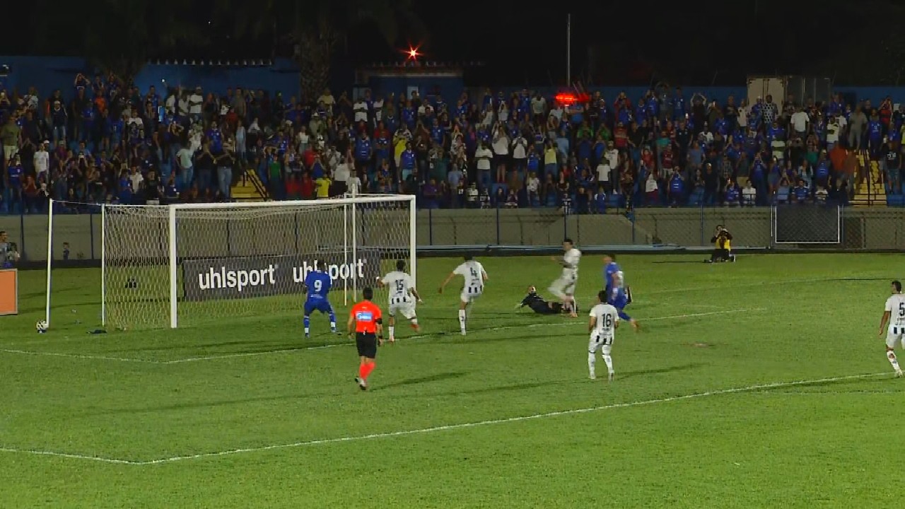 Gol contra bizarro define acesso de time goiano para a Série C; veja