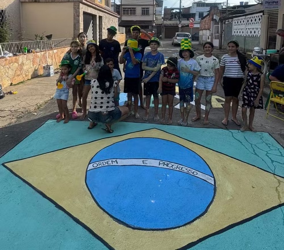 Pintura comunitária no Bairro Industrial