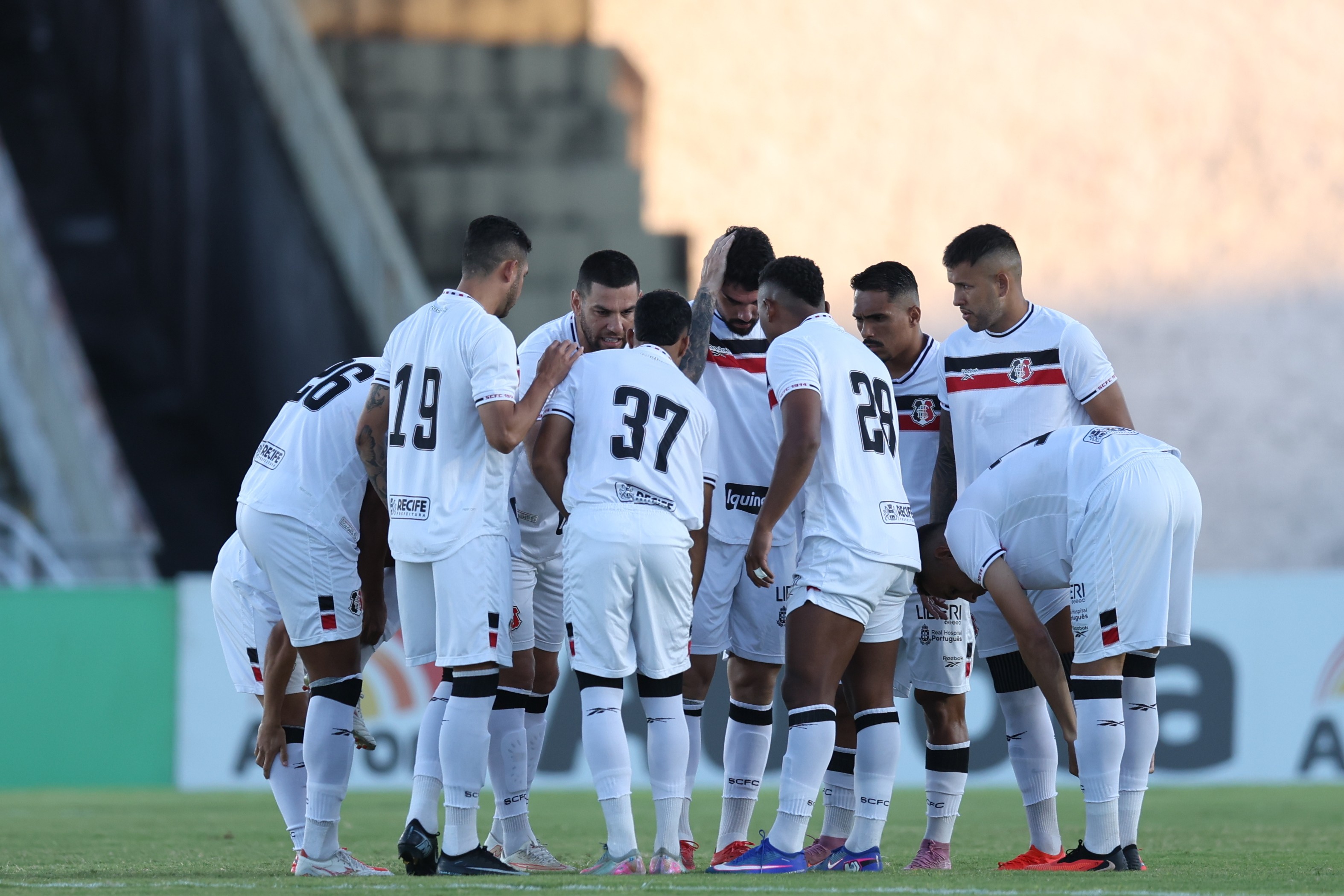 Elenco e comissão técnica do Santa Cruz se reúnem com a direção nesta quarta-feira