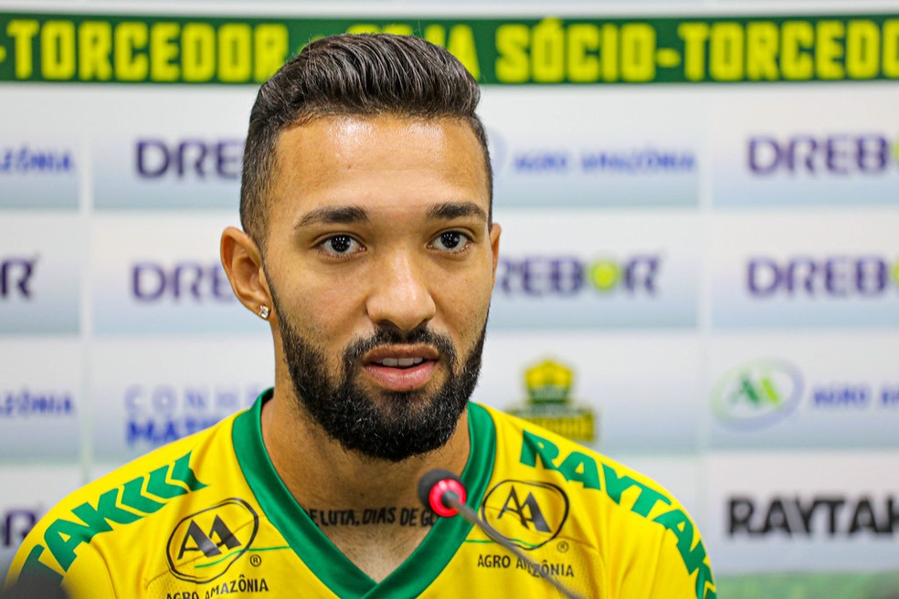 Clayson concedeu entrevista coletiva de apresentação no Cuiabá — Foto: AssCom Dourado