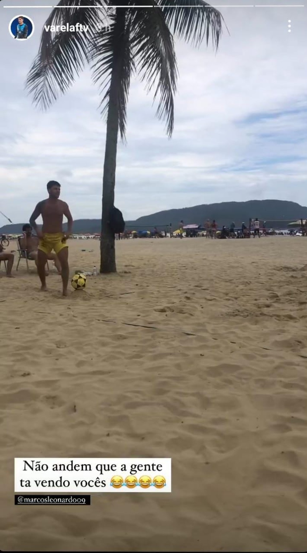 VÍDEO: fez de um canto um lance de futebol de praia e marcouum