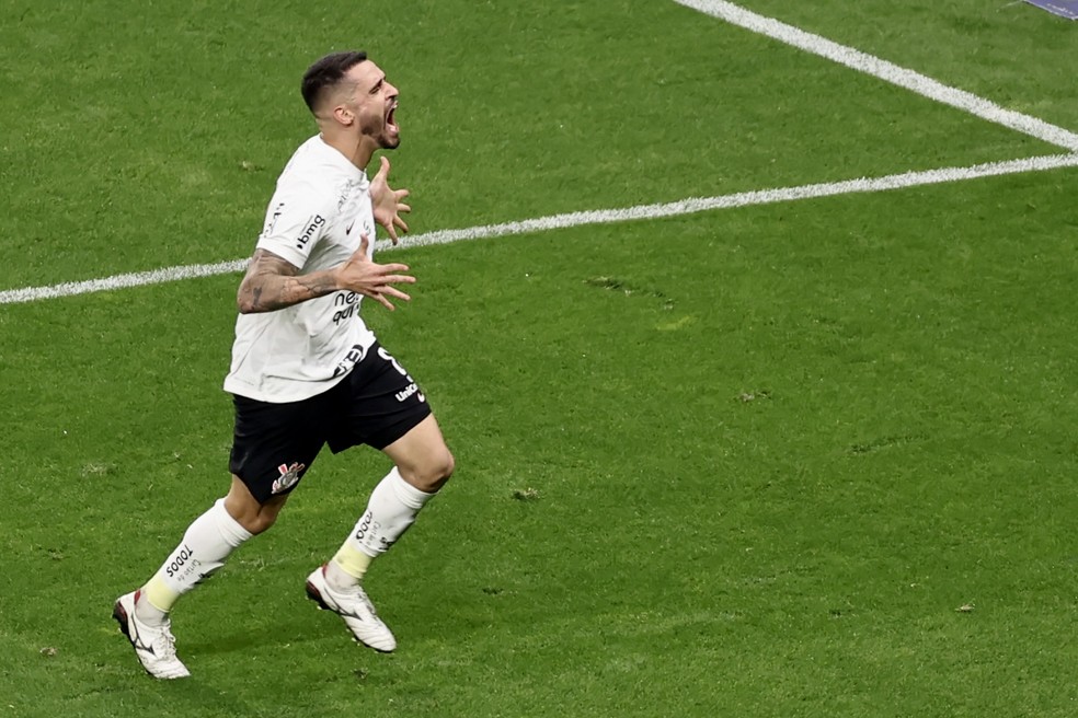 Renato Augusto comemora gol do Corinthians contra o São Paulo — Foto: Marcello Zambrana/AGIF