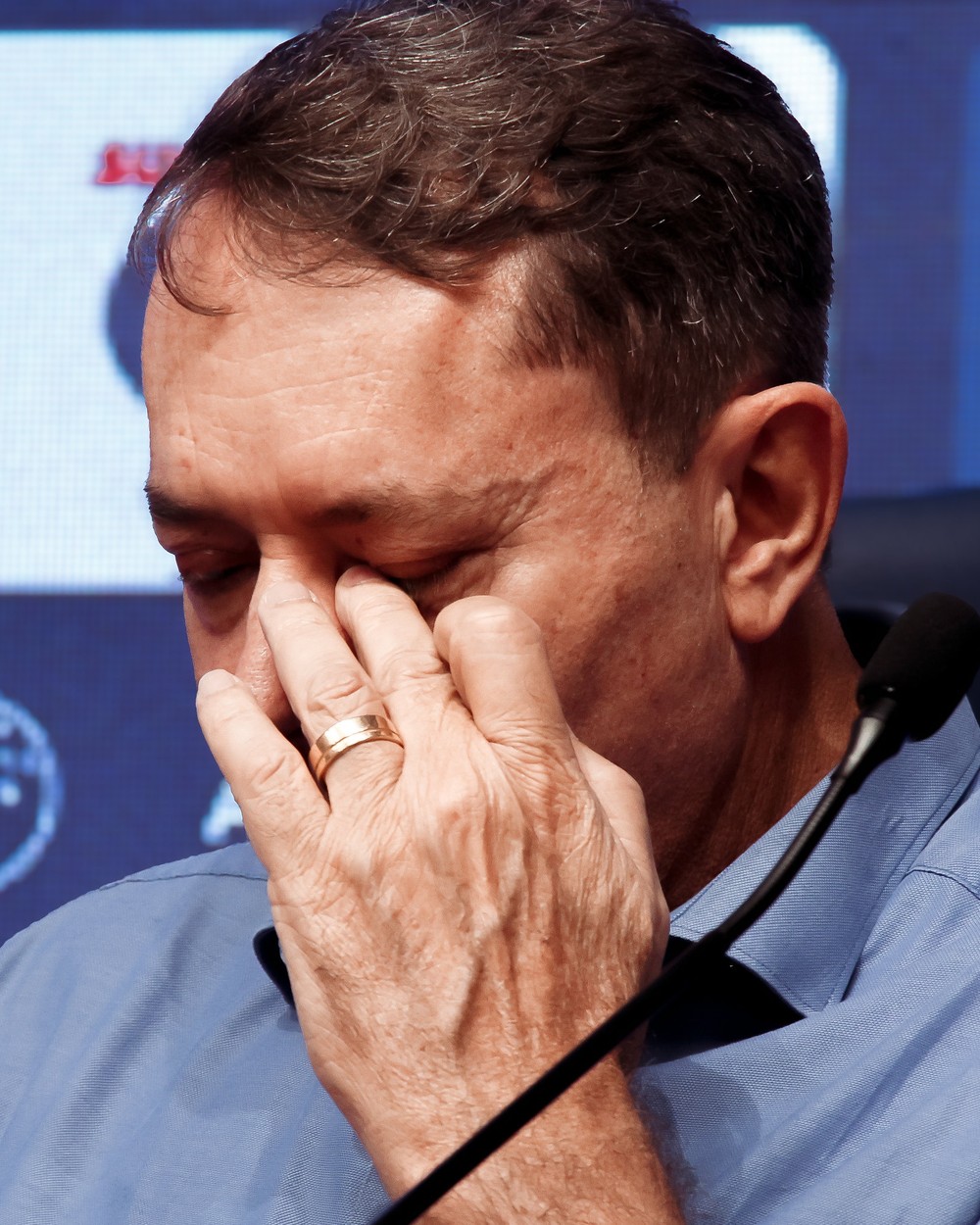 Dono do Cruzeiro se emociona com fala de Artur Jorge em apresentação