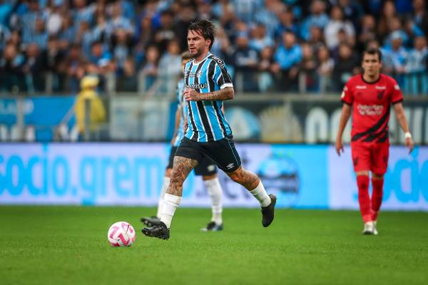 Nathan e Iturbe sofrem lesões e são as novas baixas do Grêmio para a sequência do Brasileirão