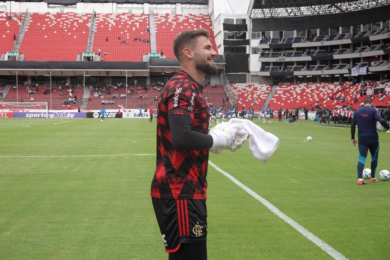 Filipe Luís planeja descanso para Rossi e escalação de Matheus Cunha no Flamengo
