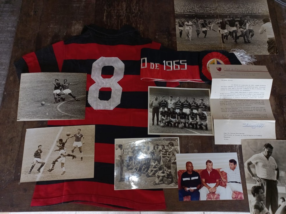 As fotos em a&ccedil;&otilde;es pelo Flamengo, com o amigo e cumpadre Carlinhos e carta da presid&ecirc;ncia: as lembran&ccedil;as em preto e vermelho &mdash; Foto: Raphael Zarko