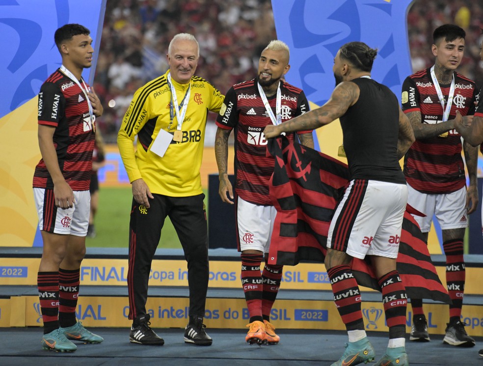 Dorival Junior teve maior média de trocas no Flamengo nos últimos anos