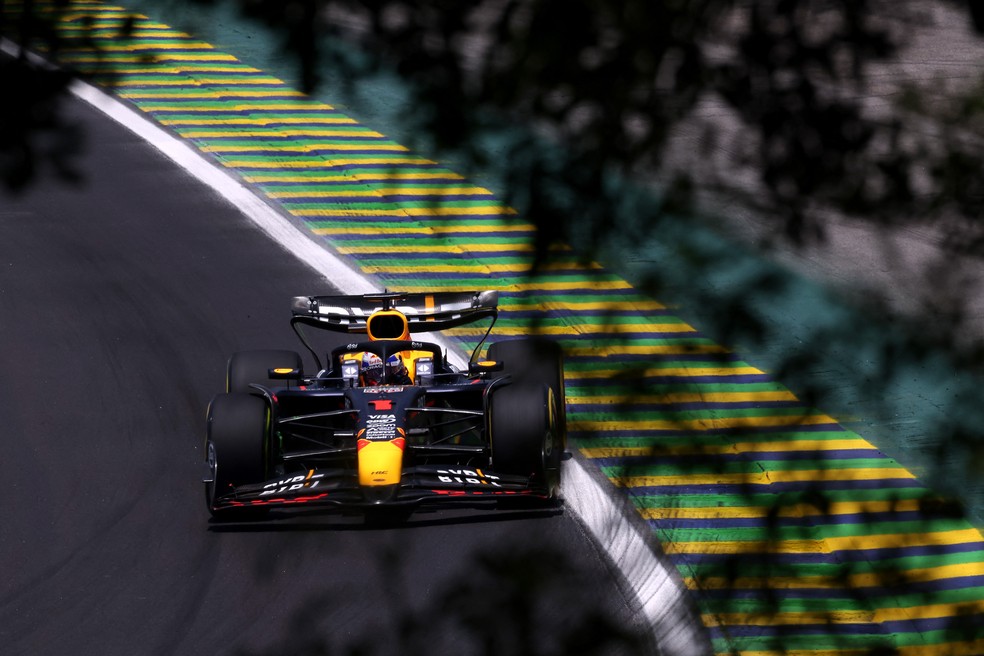 Max Verstappen termina apenas em 15º no treino livre do GP de São Paulo — Foto: Reuters