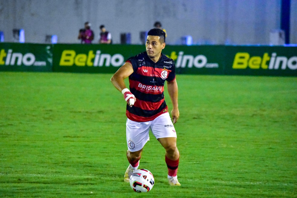 Bruno Collaço em jogo do Campinense, no Campinense — Foto: Estephinho Francelino / Campinense 