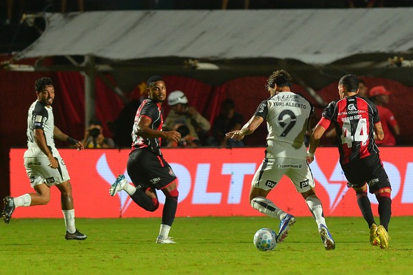 Corinthians amarga pior ataque do Brasileirão após empate no Barradão
