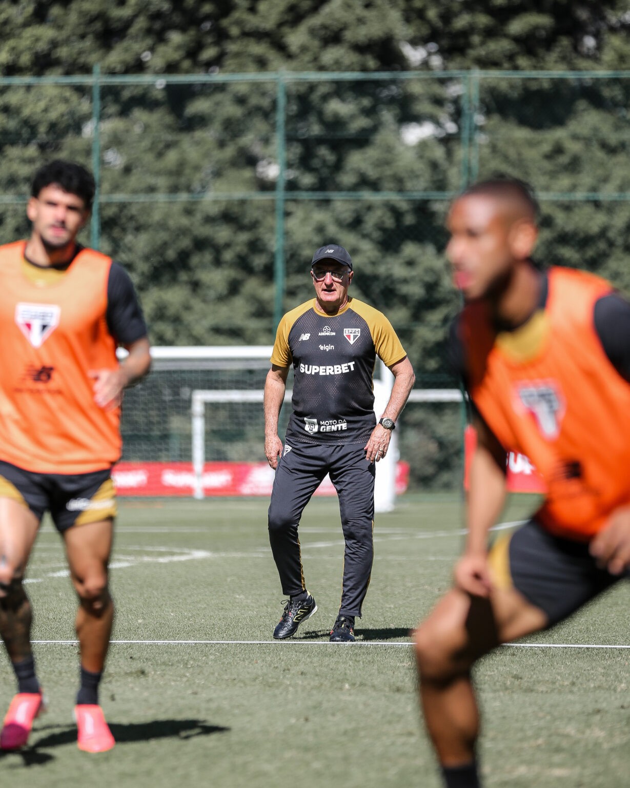 São Paulo realiza treino tático e segue preparação para jogo-treino