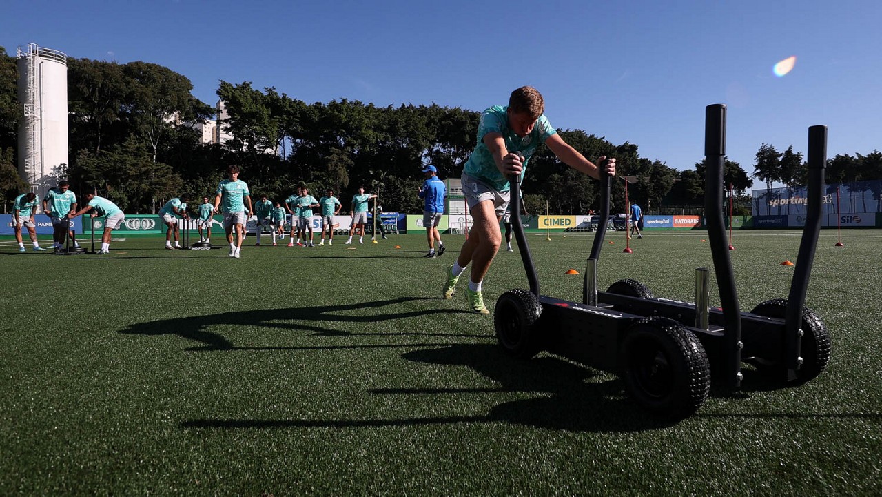 Palmeiras trabalha em dois períodos nesta sexta e confirma jogo-treino contra o Primavera