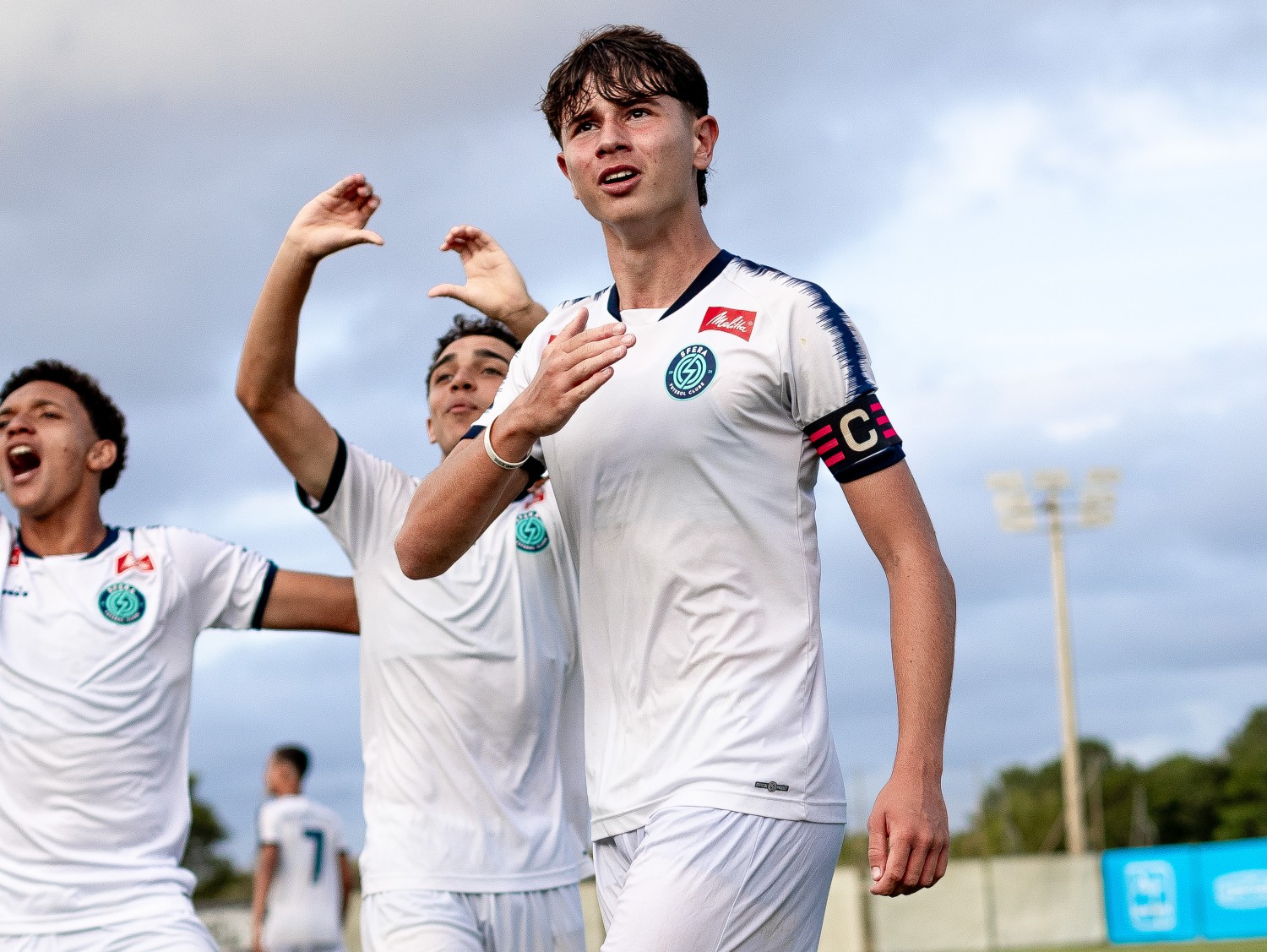 Flamengo acerta contratação de promessa de 16 anos para a zaga
