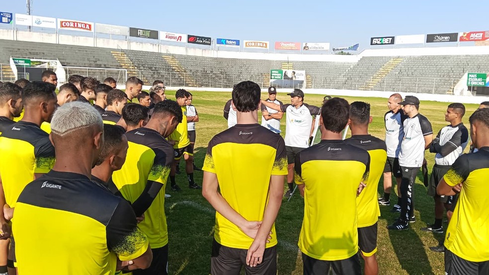 Babalorixá disse que orixá pode soprar ventos de prosperidade para o ASA — Foto: João Victor/Ascom ASA