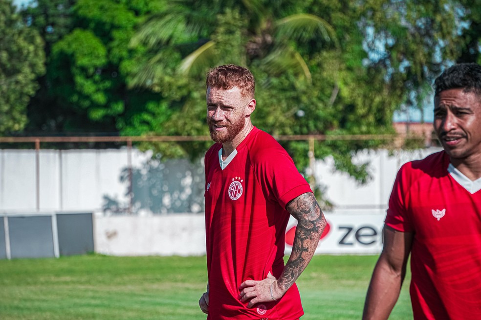 Souza quer garantir classificação neste sábado — Foto: Edmario Oliveira/América FC