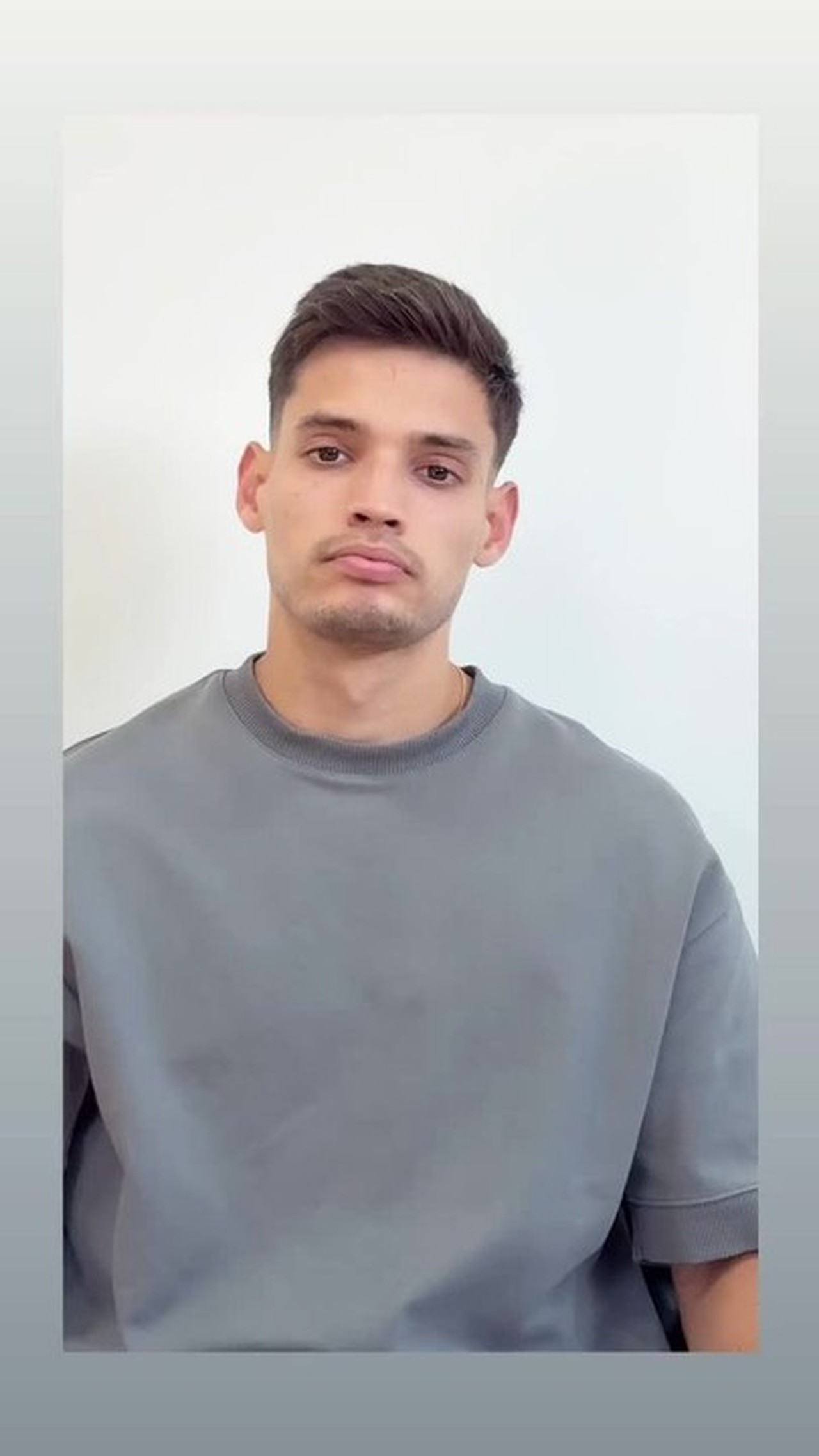 Bobadilla se defende de acusações e admite erro em reação xenofóbica