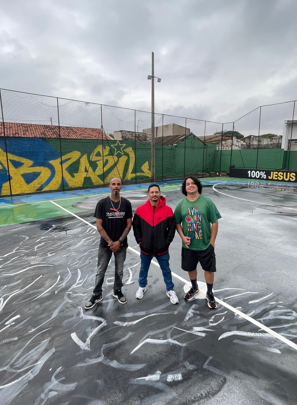 Artistas do Projeto +Cor responsáveis pelo mural de Neymar